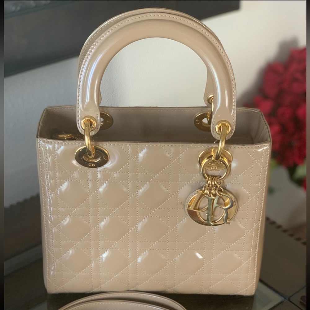 Lady Dior Medium in Patent Leather- Beige color